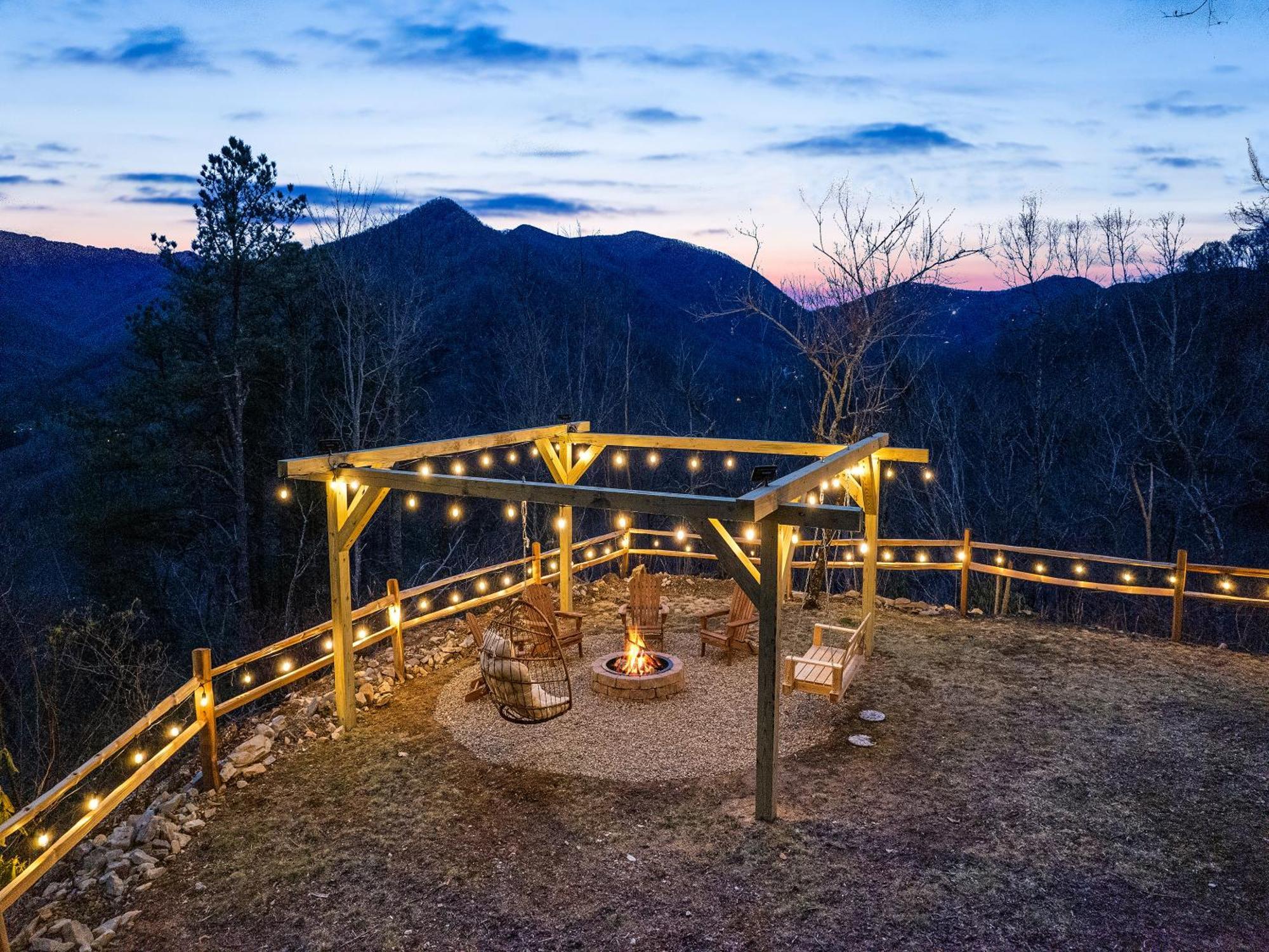 Maggie Valley Cabin With Beautiful Mountain Views, Hottub, Pet Friendly, Gameroom, Fireplace Zewnętrze zdjęcie